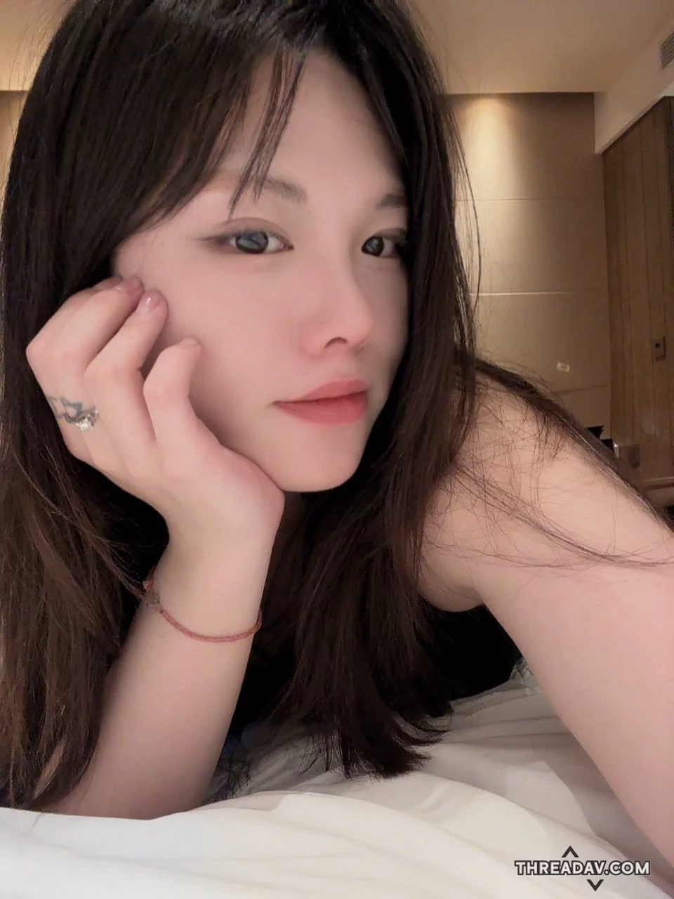 上海的某酒吧营销被金主包养帮金主口交视频曝光一边口交一边自己录视频太反差活也是真的好不懂吃了多少根鸡巴了