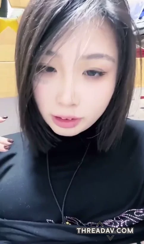 抖音网红反差母狗晶崽被金主包养帮金主口交做爱视频曝光口交的表情太反差了