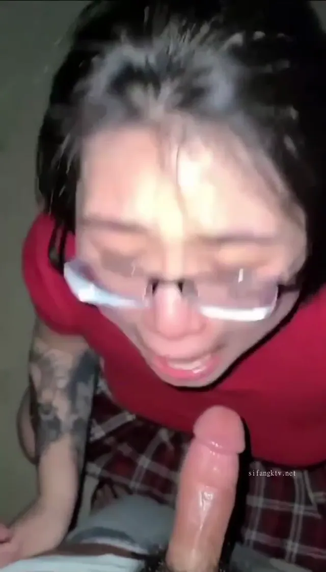 抖音网红反差母狗晶崽被金主包养帮金主口交做爱视频曝光口交的表情太反差了 - 清純外貌下藏不住的慾望反差
