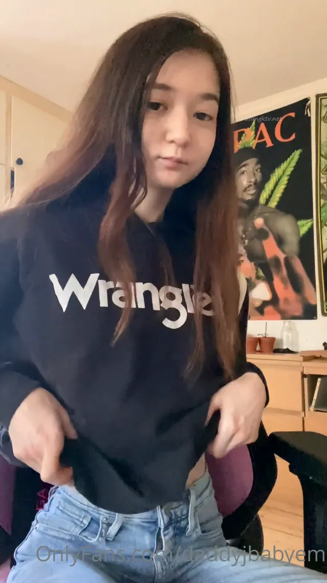 长相可爱的亚裔白虎萝莉被金主包养做爱视频熄灭口交深喉后入蜜桃臀真实极品反差骚货啊 - 清純外貌下藏不住的慾望反差