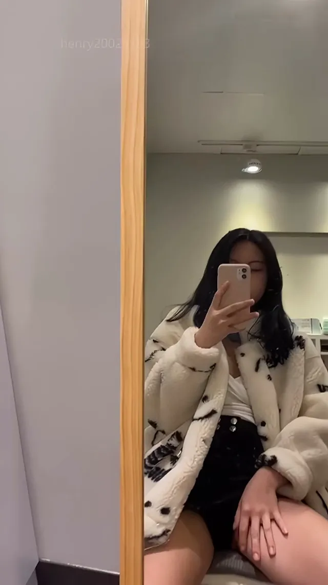 富二代包养的清純校花，给校花发布任务一个人自慰颜值身材都是顶级的太反差了