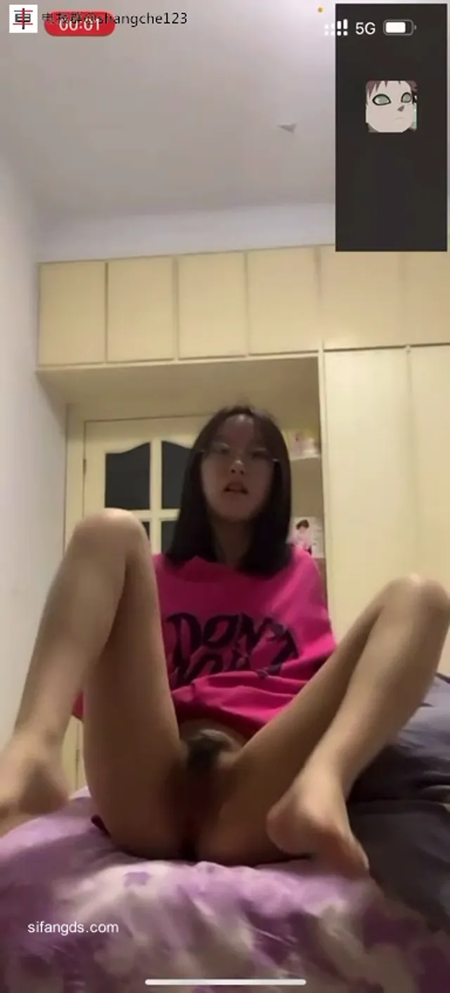 可爱的大一学妹被学长pua哄骗视频裸聊自慰看着清纯谁知道那么反差