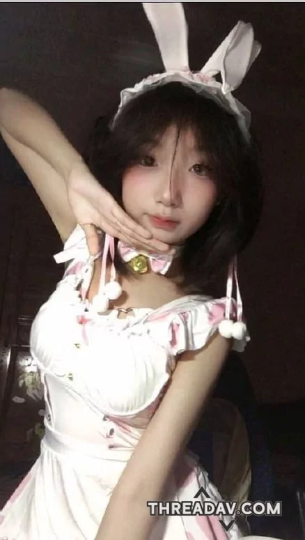 漫展约到的高超级卡哇伊小萝莉发给男友的自慰视频曝光看着清纯下面跟黑森林一样