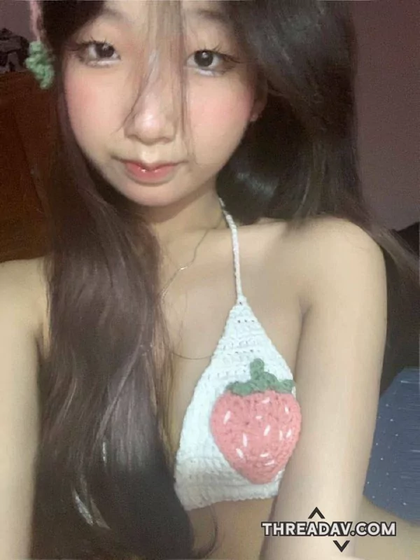漫展约到的高超级卡哇伊小萝莉发给男友的自慰视频曝光看着清纯下面跟黑森林一样