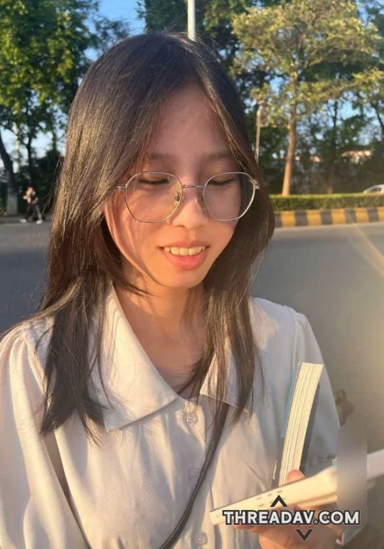 约啪大神采花小盗调教的清纯高中生萝莉口交喝尿掌掴舔单各种玩法太畜生了