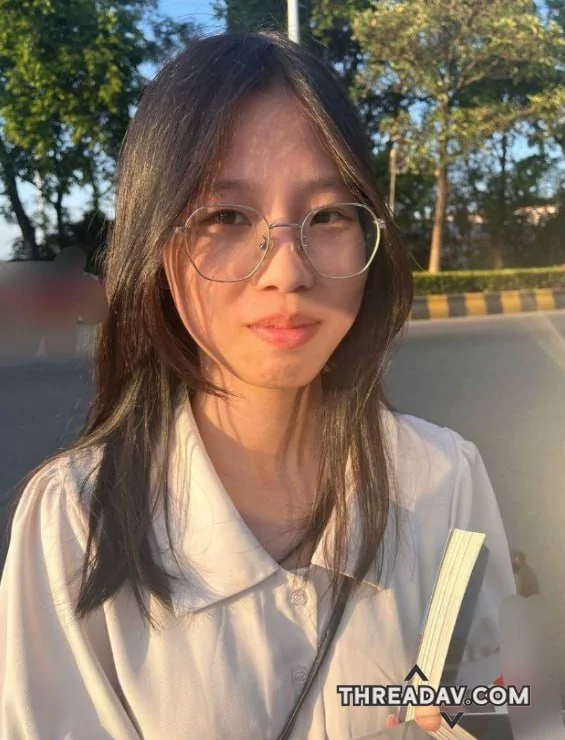 约啪大神采花小盗调教的清纯高中生萝莉口交喝尿掌掴舔单各种玩法太畜生了