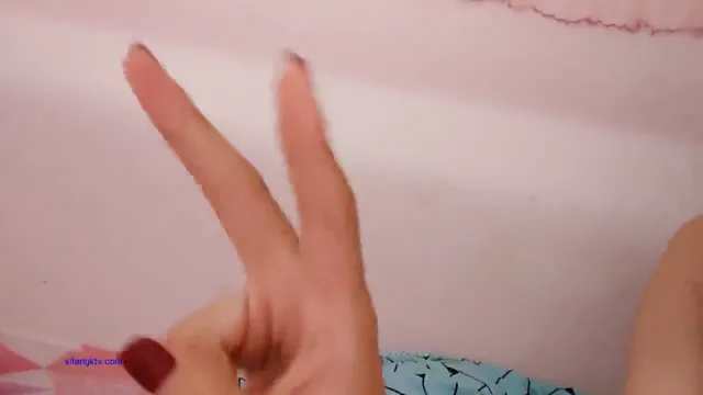 真实露脸大学生！在校极度反差学生妹拍片赚外快，紫薇放尿，姐妹在《無修正.偷拍.口交.爆乳.中出.內射.流出.國產.本土.露臉.無碼》