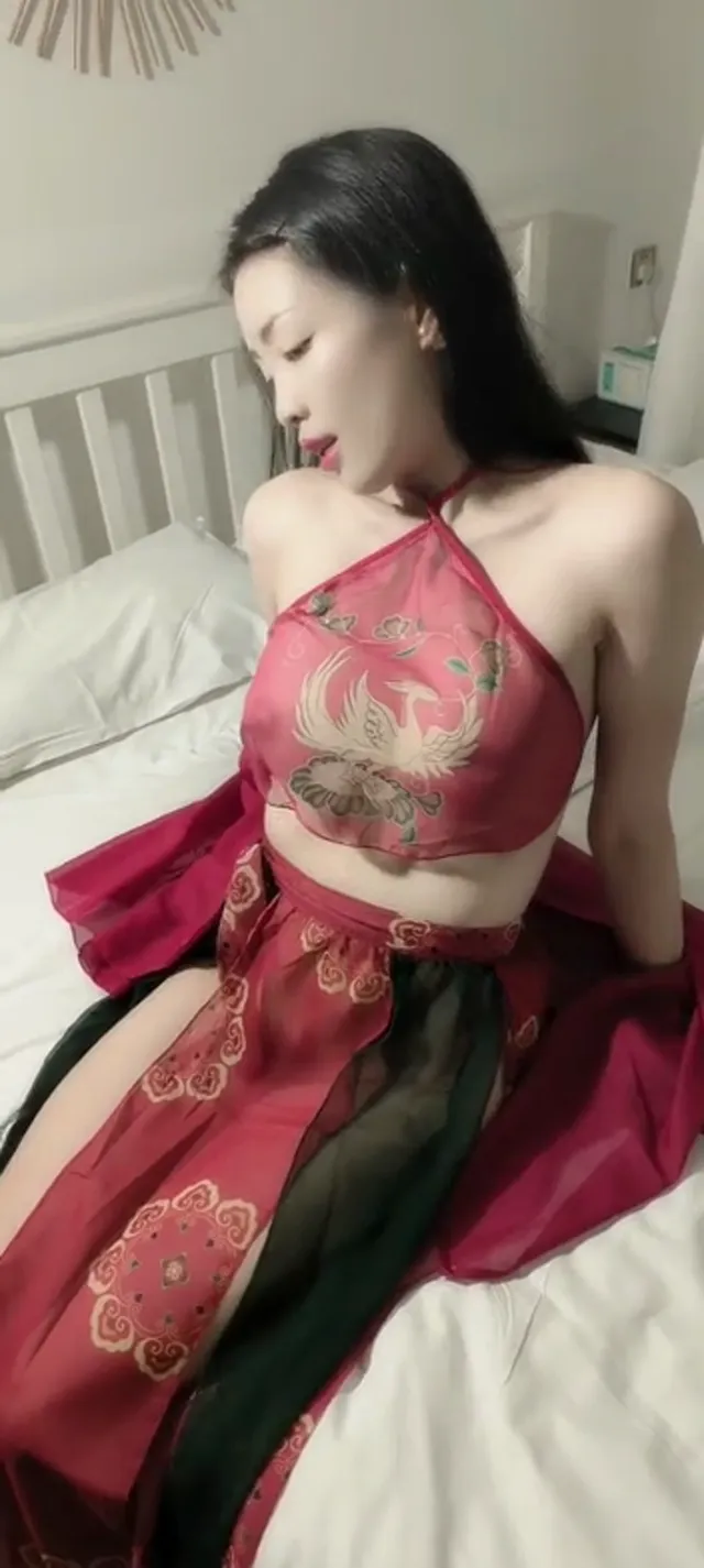 古裝黑絲啪啪，清純反差禦姐的表現絕對讓人大跌眼鏡