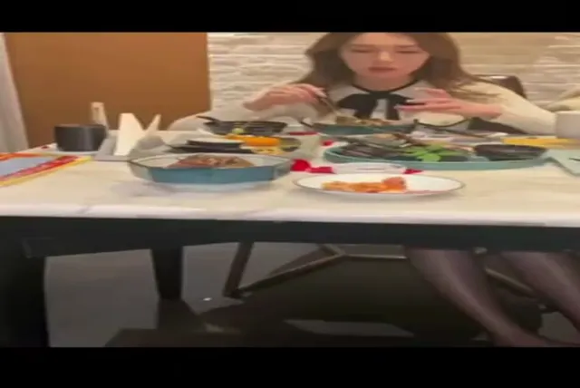 本土自拍 平常高高在上的女領導沒想到還有這麼反差的一面兄弟們撿到寶了
