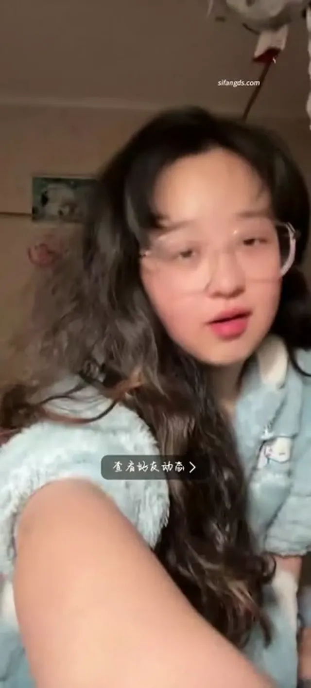 [本土無碼中文]⚫️【真實露臉大學生】，土豪高價定制，天然巨乳，眼鏡女大學生【沐沐】反差一對一，臉穴同框瘋狂自慰，翻眼比耶自黑