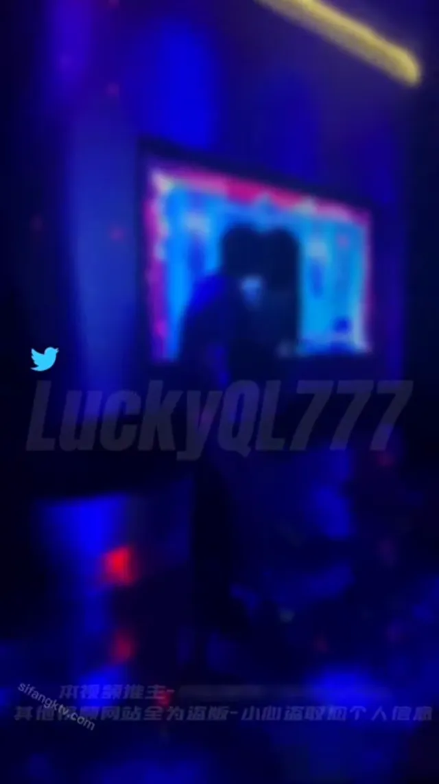 天花板反差婊Lucky真實換妻在豪華KTV