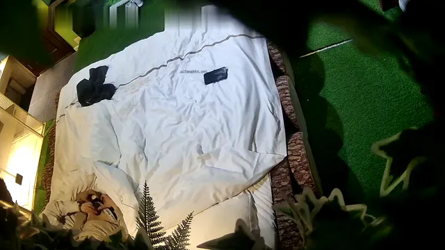 主题酒店真实偸拍小情侣开房疯狂式性爱，反差小骚女对肉棒爱不释手又撸又口，四眼小伙掐妹子脖子骚女边淫叫边吐舌《無修正.偷拍.口交.爆乳.中出.內射.流出.國產.本土.露臉.無碼》