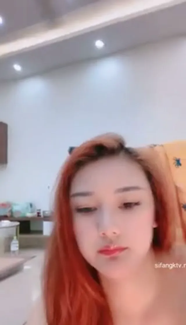 半糖主播_大奶子女神【桑花】天生丽质巨乳如球扒B道具嗨牛奶呲B_反差直播_3