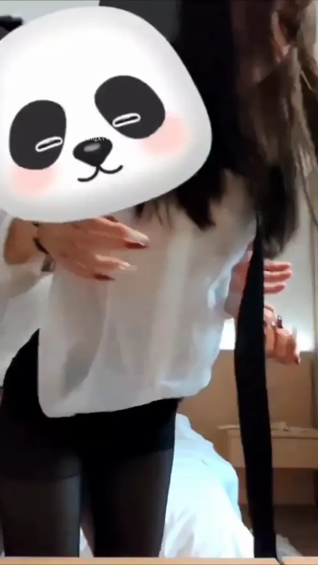 眼镜反差婊黑丝情趣宾馆啪啪，后入叫声淫荡 - 清純外貌下藏不住的慾望反差
