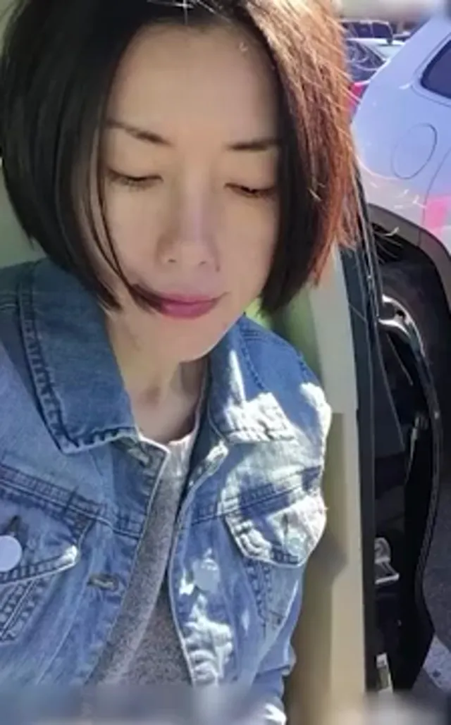 人妻反差婊 北京少妇陶丹与老外男友激情啪啪，身材不错逼逼粉嫩，却洋大人艹了，太贱太可惜了..