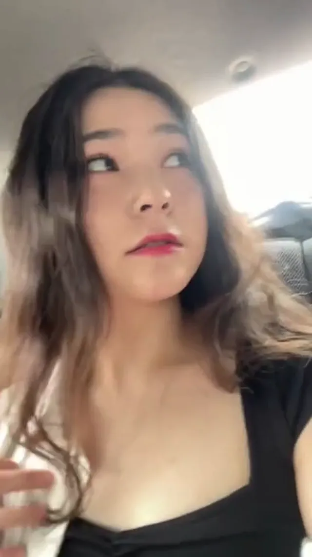 好身材顏值反差婊子駕車樹林野戰，被小夥顏射一次，內射一次