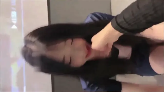 [本土無碼中文]調教開發絕色制服美女按摩技師舔腳，清純甜美外表意料之外的下賤反差