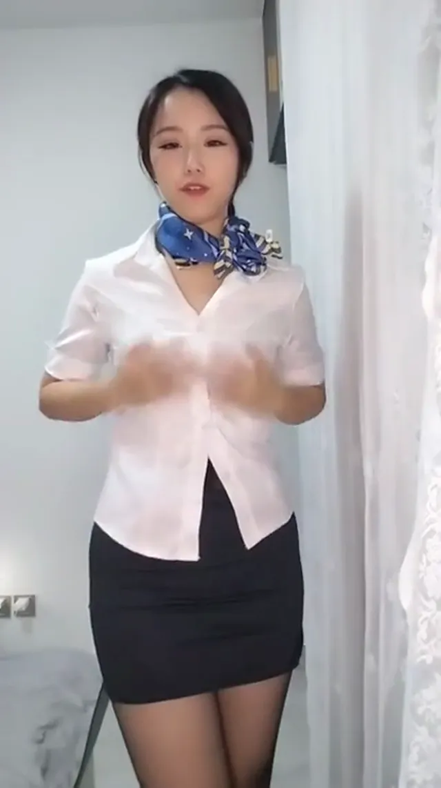 頂級騷貨反差女神，和榜一激情大戰，口交吃雞爆滿騷穴