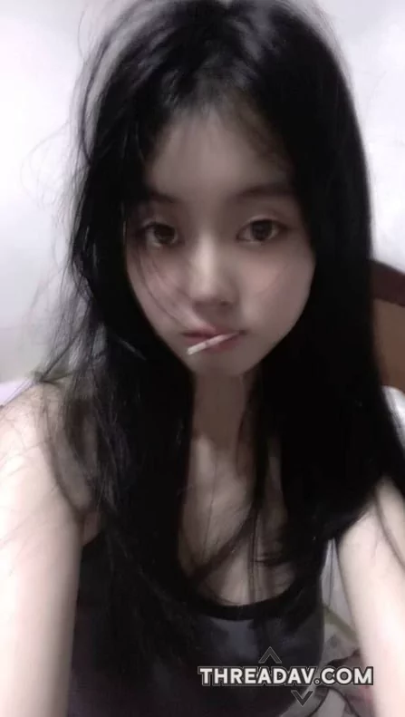 清纯大一学生妹跟富二代男友做爱视频曝光露脸口交舔蛋自己骑乘穿着白丝被疯狂的中出太爽了
