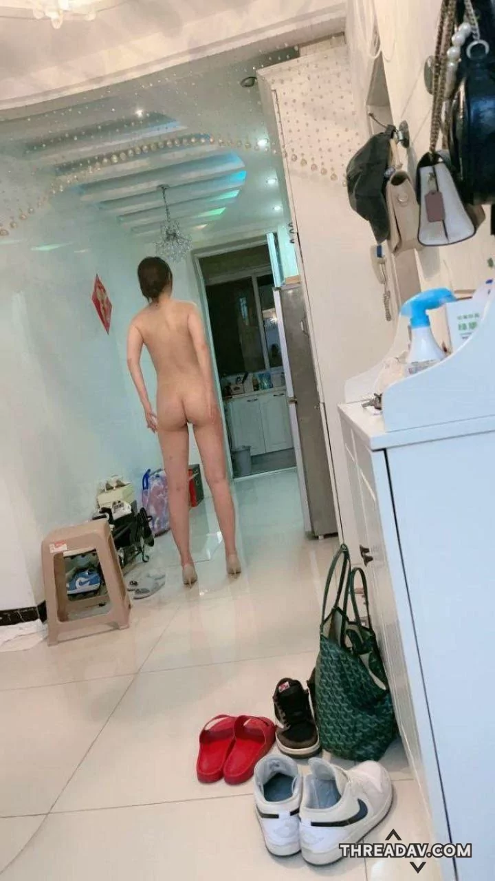 高颜值少妇跟自己老公做爱视频曝光穿着高跟鞋黑丝各种情趣制服做爱太有感觉了