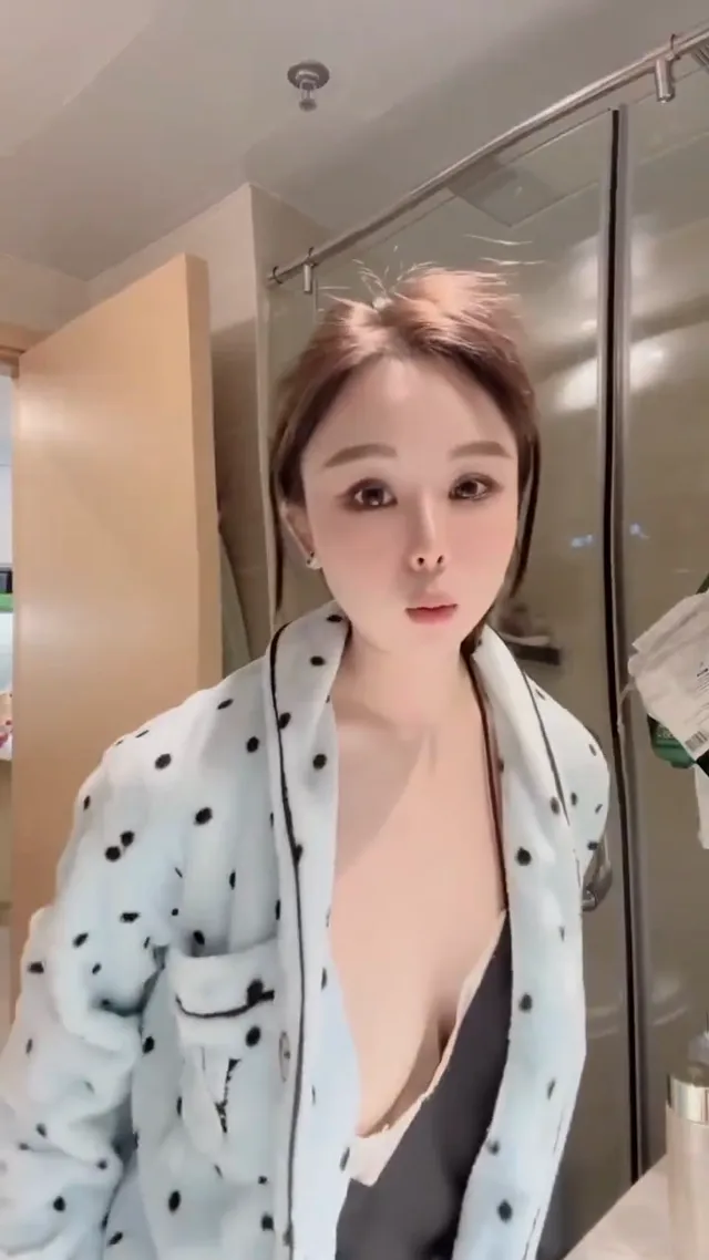 看看这些骚逼女主播的视频，大家都来品鉴一下，有没有你喜欢的女主播 - 清純外貌下藏不住的慾望反差