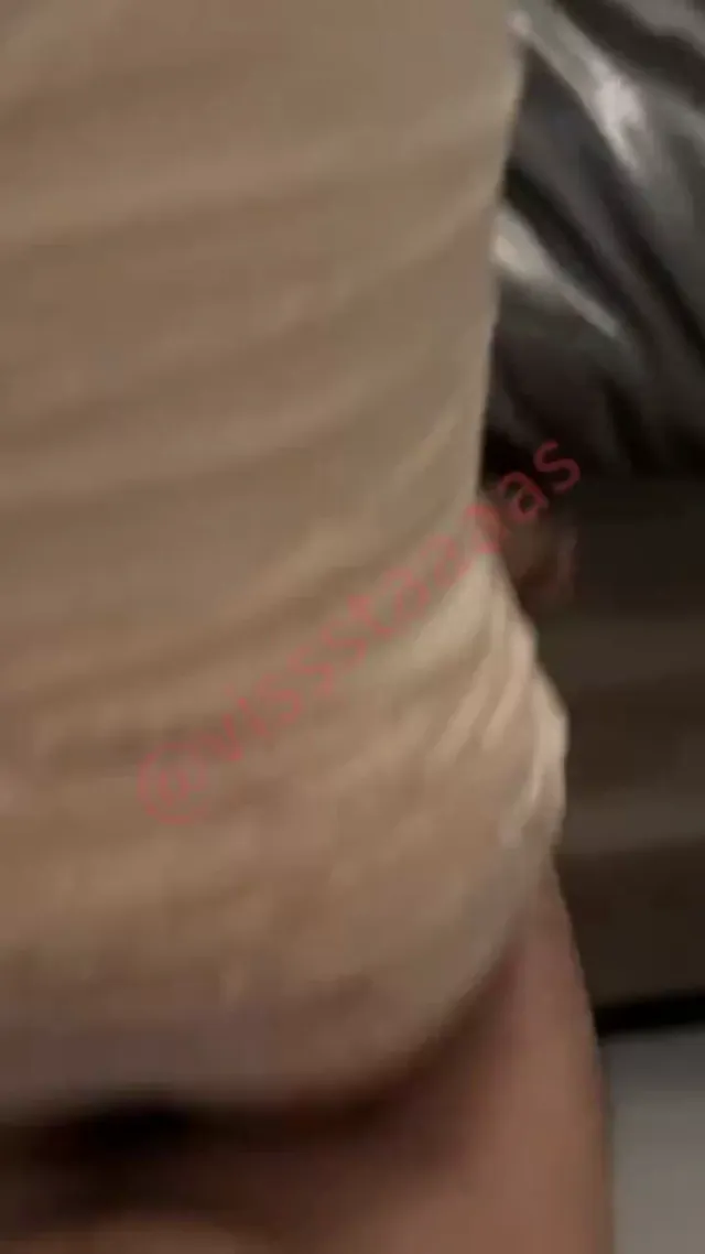 高颜值反差女神Vissstaaaas，母狗对着精子被大鸡巴后入，白虎骚穴无套内射，真的骚的不行 - 清純外貌下藏不住的慾望反差