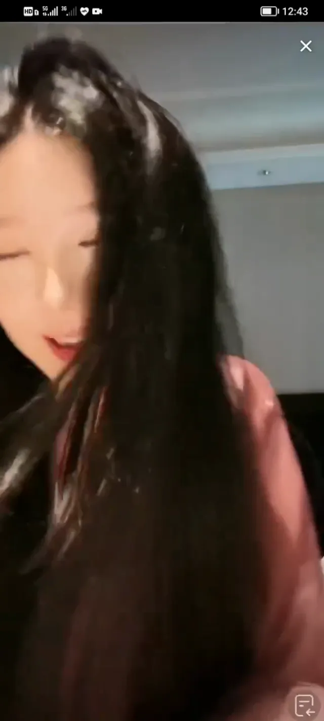 主播不小心的也有故意的，整体来说，快手女主播还是要大方一点 - 清純外貌下藏不住的慾望反差
