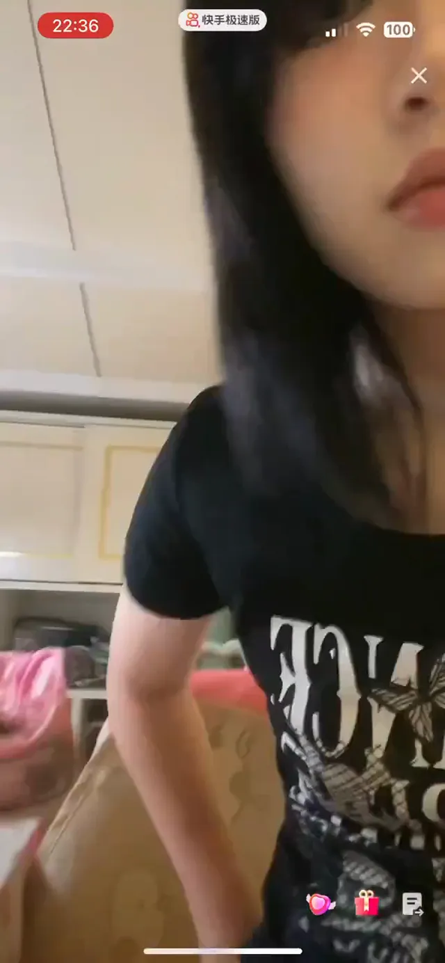主播不小心的也有故意的，整体来说，快手女主播还是要大方一点 - 清純外貌下藏不住的慾望反差