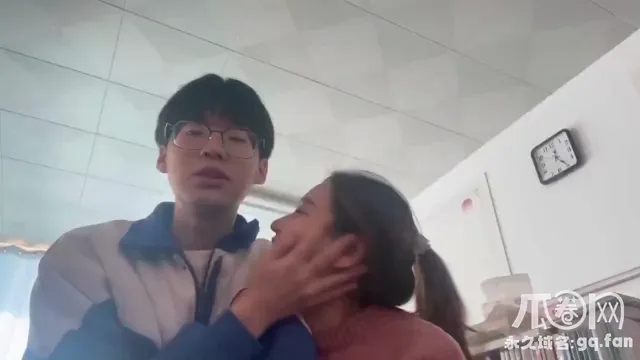 周末啪啪 - 清純外貌下藏不住的慾望反差