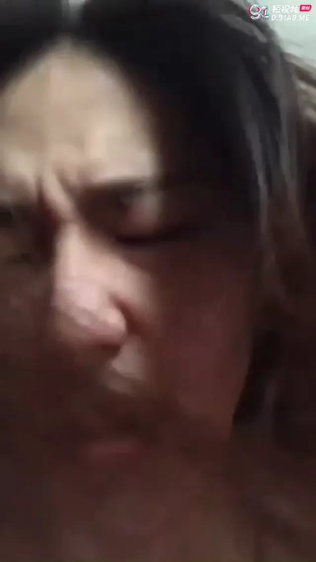 颜值很高，吃鸡的表情很骚 - 清純外貌下藏不住的慾望反差