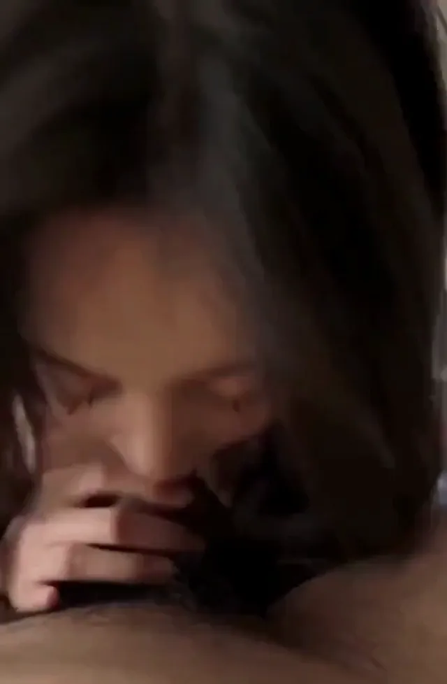 颜值很高，吃鸡的表情很骚 - 清純外貌下藏不住的慾望反差