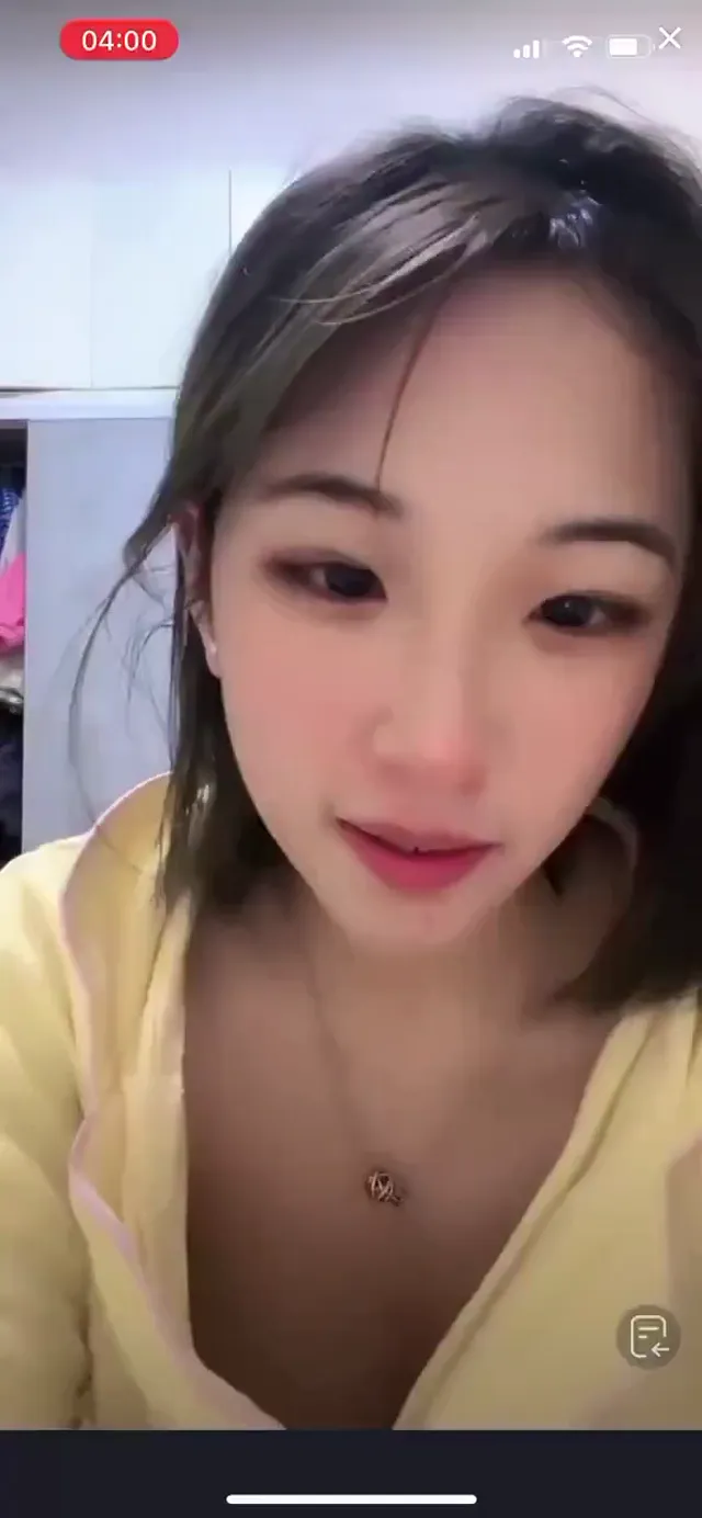 抖音风 - 清純外貌下藏不住的慾望反差