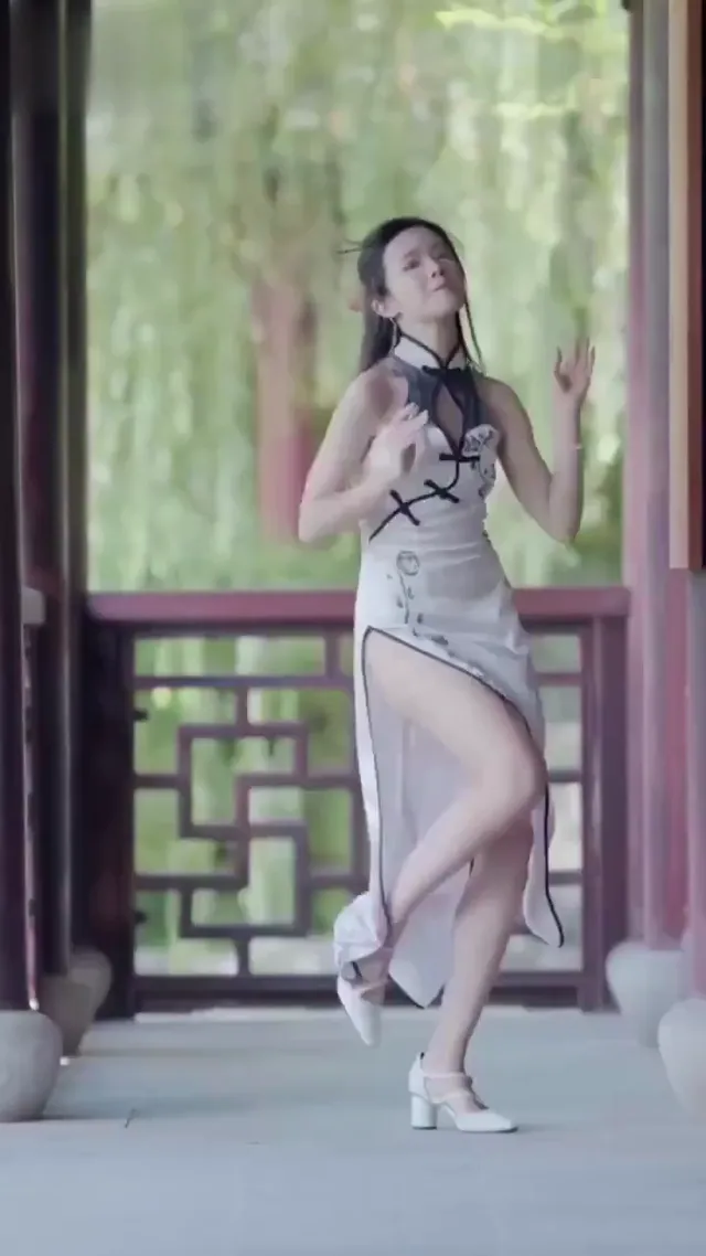 抖音风 - 清純外貌下藏不住的慾望反差