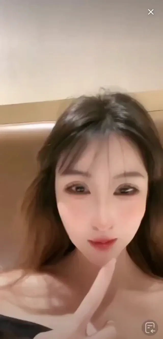 抖音风 - 清純外貌下藏不住的慾望反差