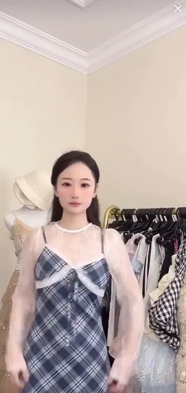 抖音风 - 清純外貌下藏不住的慾望反差