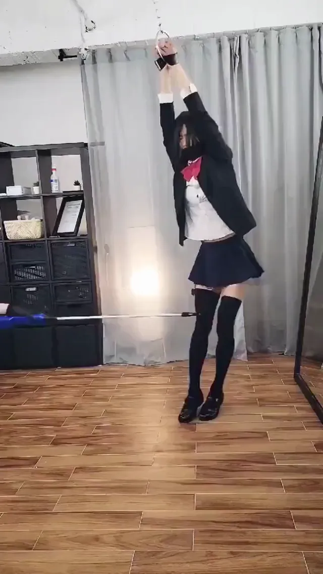00后粉嫩萝莉 - 清純外貌下藏不住的慾望反差