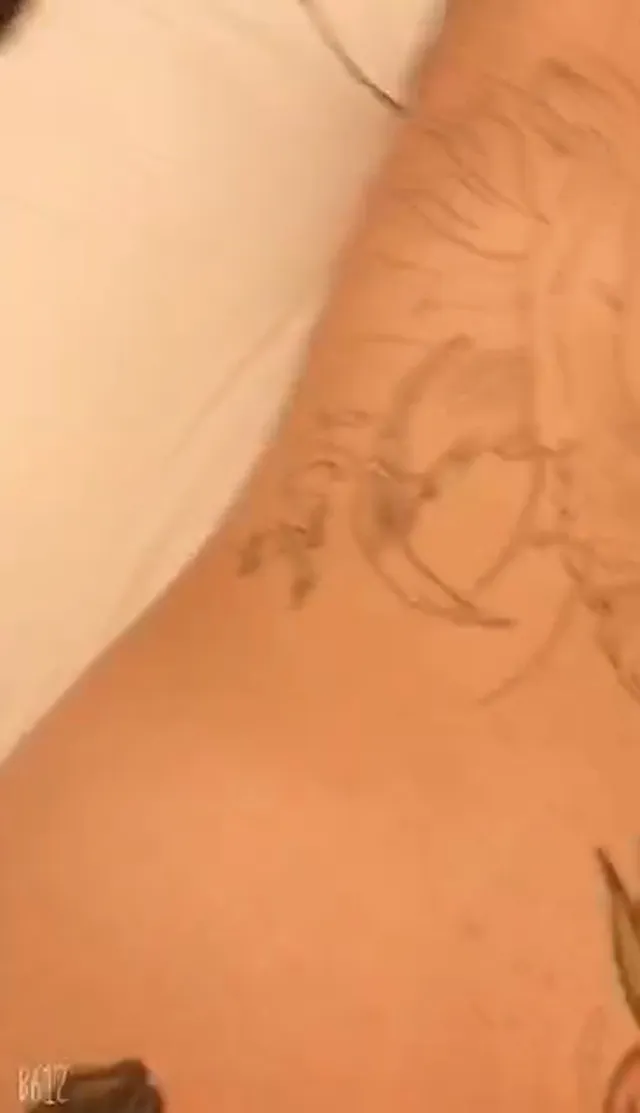 纹身母狗 - 清純外貌下藏不住的慾望反差