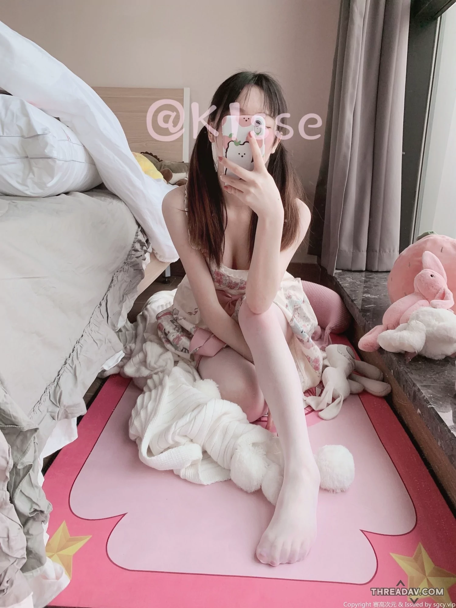粉嫩小穴的白丝双马尾小萝莉
