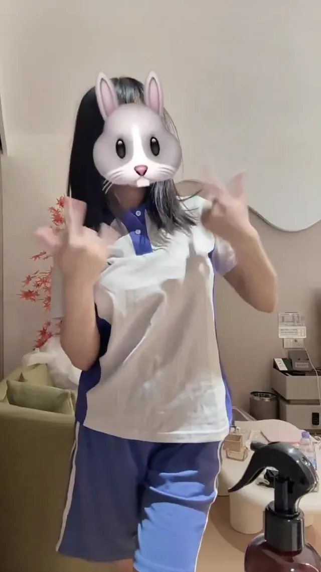 高考后的狂欢 - 清純外貌下藏不住的慾望反差