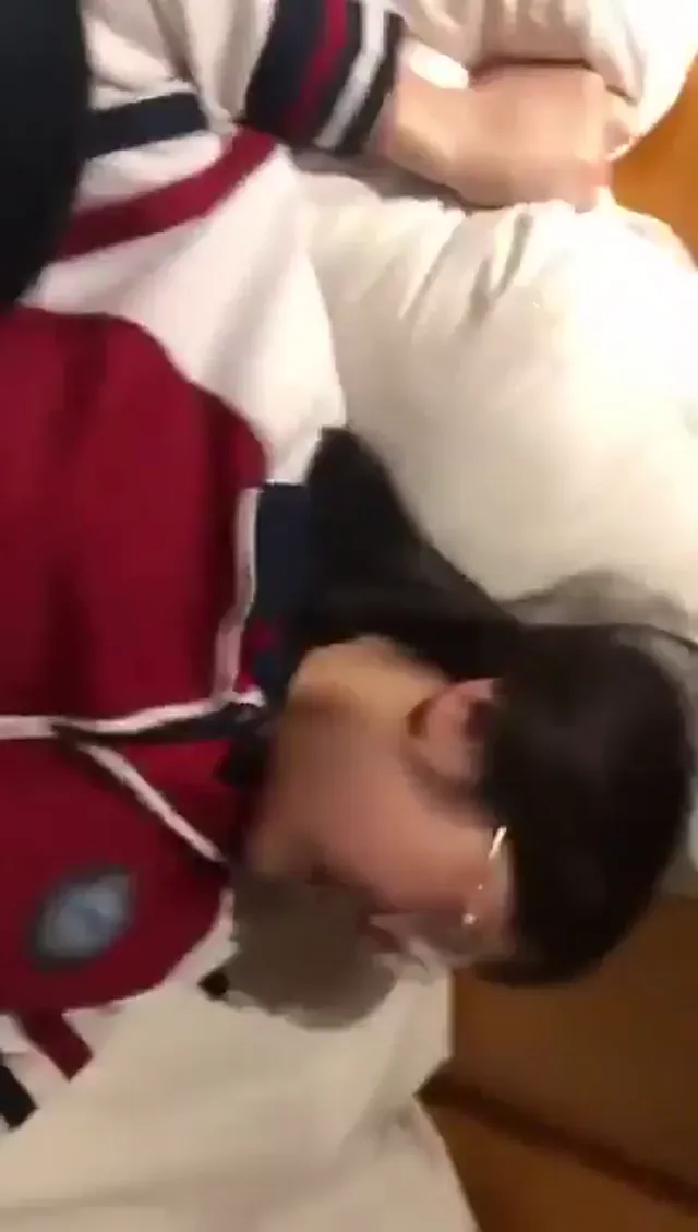 高考后的狂欢 - 清純外貌下藏不住的慾望反差