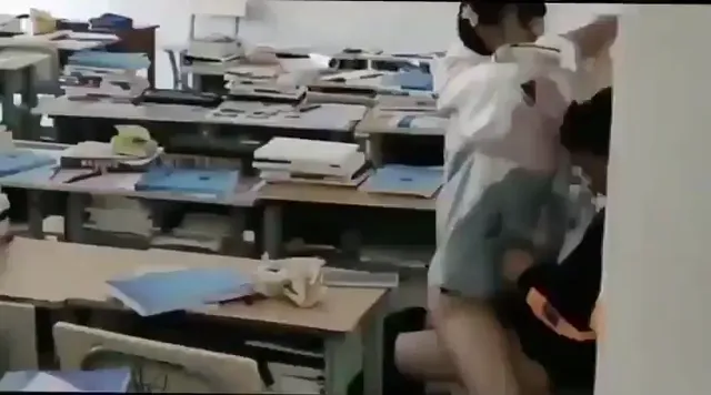 高考后的狂欢 - 清純外貌下藏不住的慾望反差