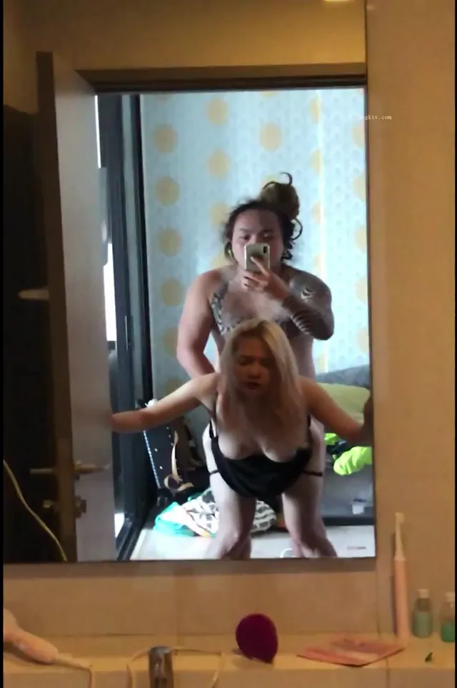 极品反差骚母狗 - 清純外貌下藏不住的慾望反差