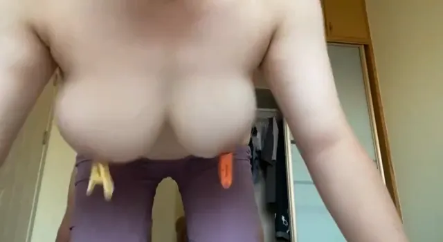 又粉又嫩的骚女坦谁能不爱呢，这奶子被干得前后甩动，场面极度诱惑，骚屁眼不知道被人开发过没有 - 清純外貌下藏不住的慾望反差