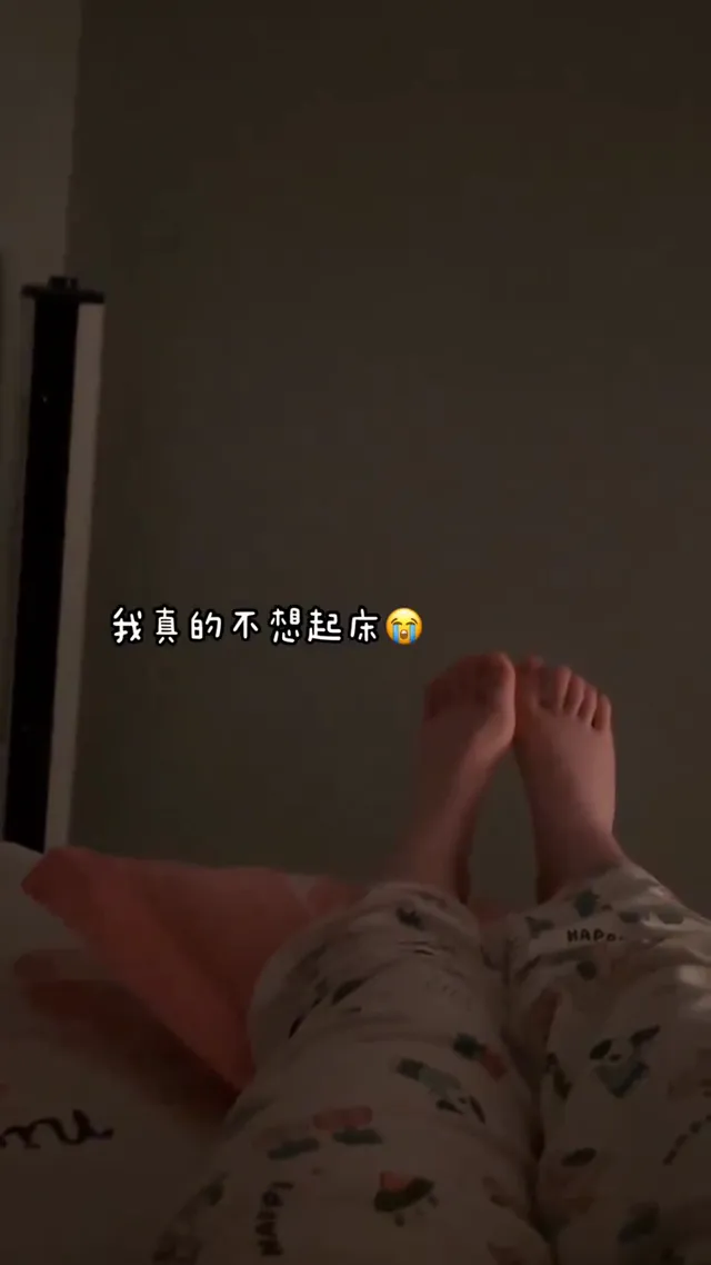 太喜欢这个小胖妹了，小脚丫超级可爱，喜欢玩自己的肛门，看起来非常可爱的妹子，没想到这么反差 - 清純外貌下藏不住的慾望反差