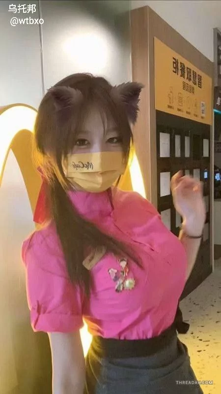 极品反差母狗，线下和推特都能对的上，属于是公共厕所级别的母狗，被人操曝光都正常