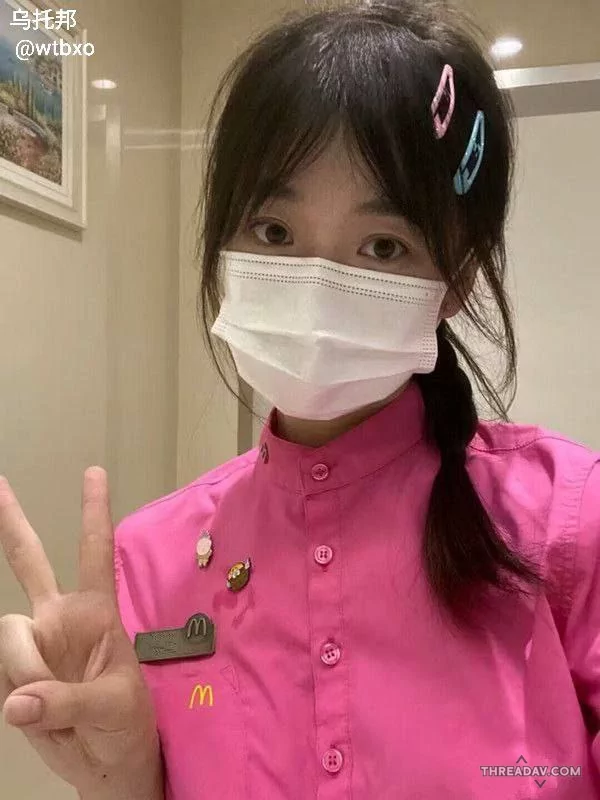 极品反差母狗，线下和推特都能对的上，属于是公共厕所级别的母狗，被人操曝光都正常