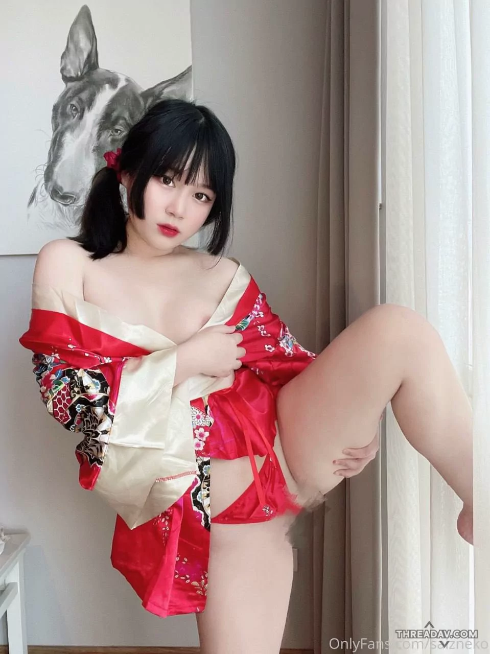 粉嫩白虎嫩逼，极品微胖小母狗，这身材真棒，奶头微挺，粉粉嫩嫩，真他妈的极品！