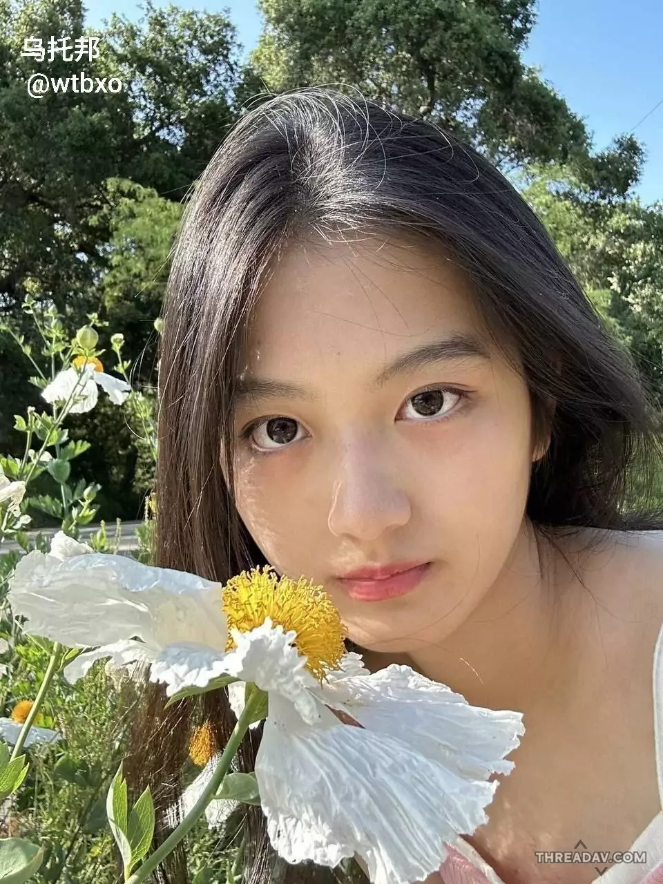 大学生眼镜女友性爱视频流出，看起来更像是个学霸级别的好女孩，实际上也喜欢吃鸡巴