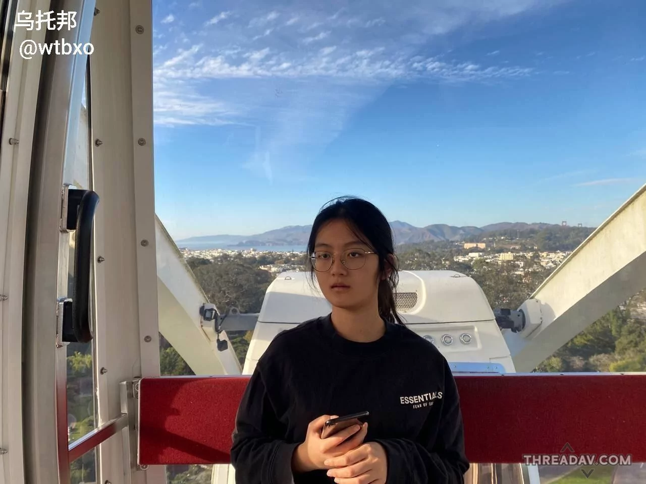 大学生眼镜女友性爱视频流出，看起来更像是个学霸级别的好女孩，实际上也喜欢吃鸡巴
