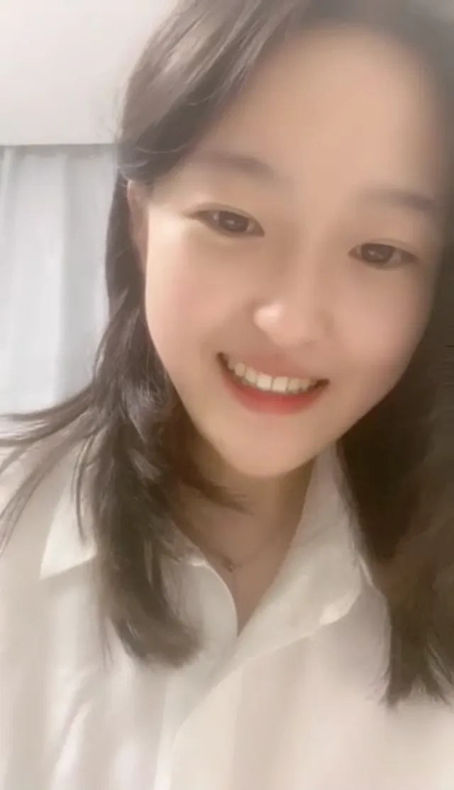 极品高顏值微胖推特肉感女，聽這嗓音真是粗了點，但被猛操呻吟淫叫的嗓音又挺嗨，還直播自摸自己巨乳大奶子 - 清純外貌下藏不住的慾望反差